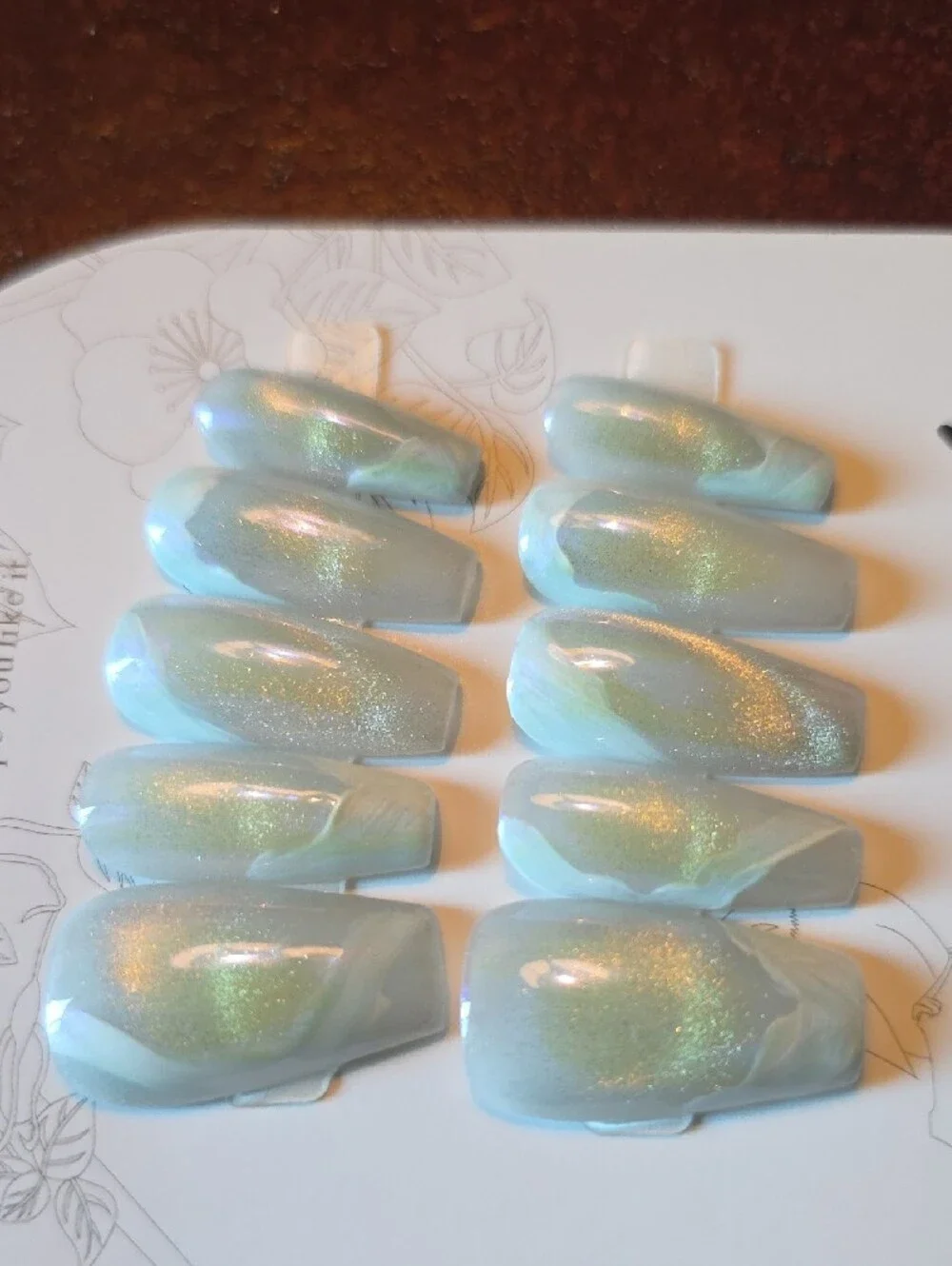 Shimmery Opal White Press-On Nail Set Size Large